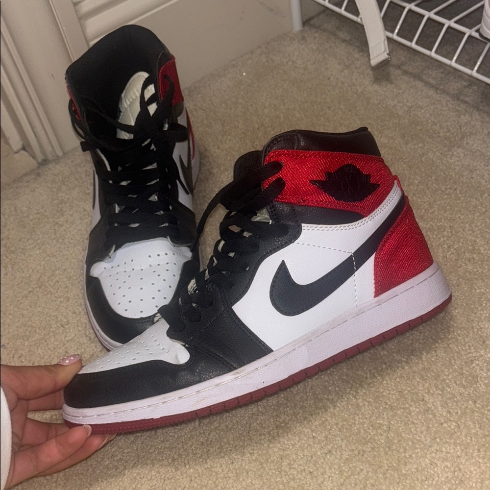 Nike Air Jordan 1 High Red Black White Shoes satin toe